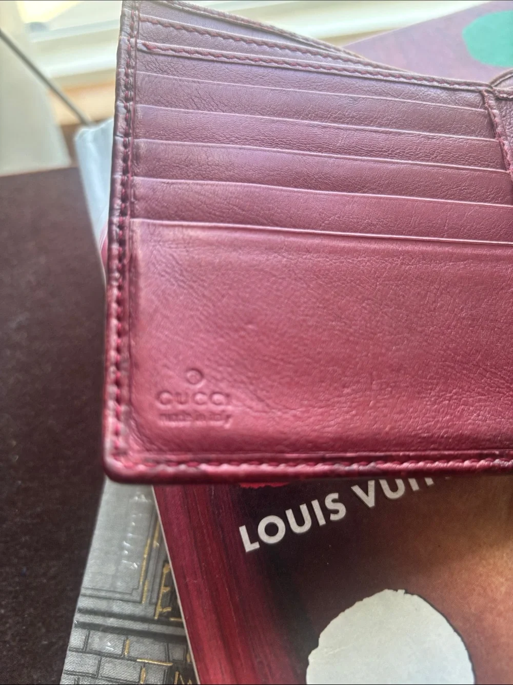 Pre loved Gucci Compact embossed wallet - Picture 6 of 8